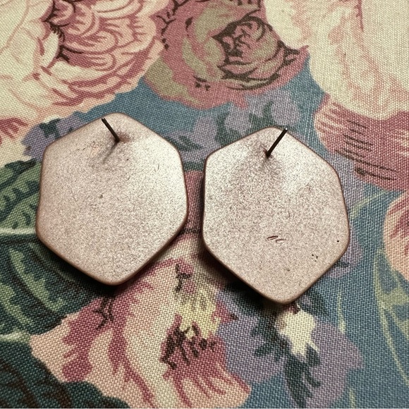 Vintage Pastel Pink Pearled Hexagon Swirl Post Back Earrings - Picture 3 of 6